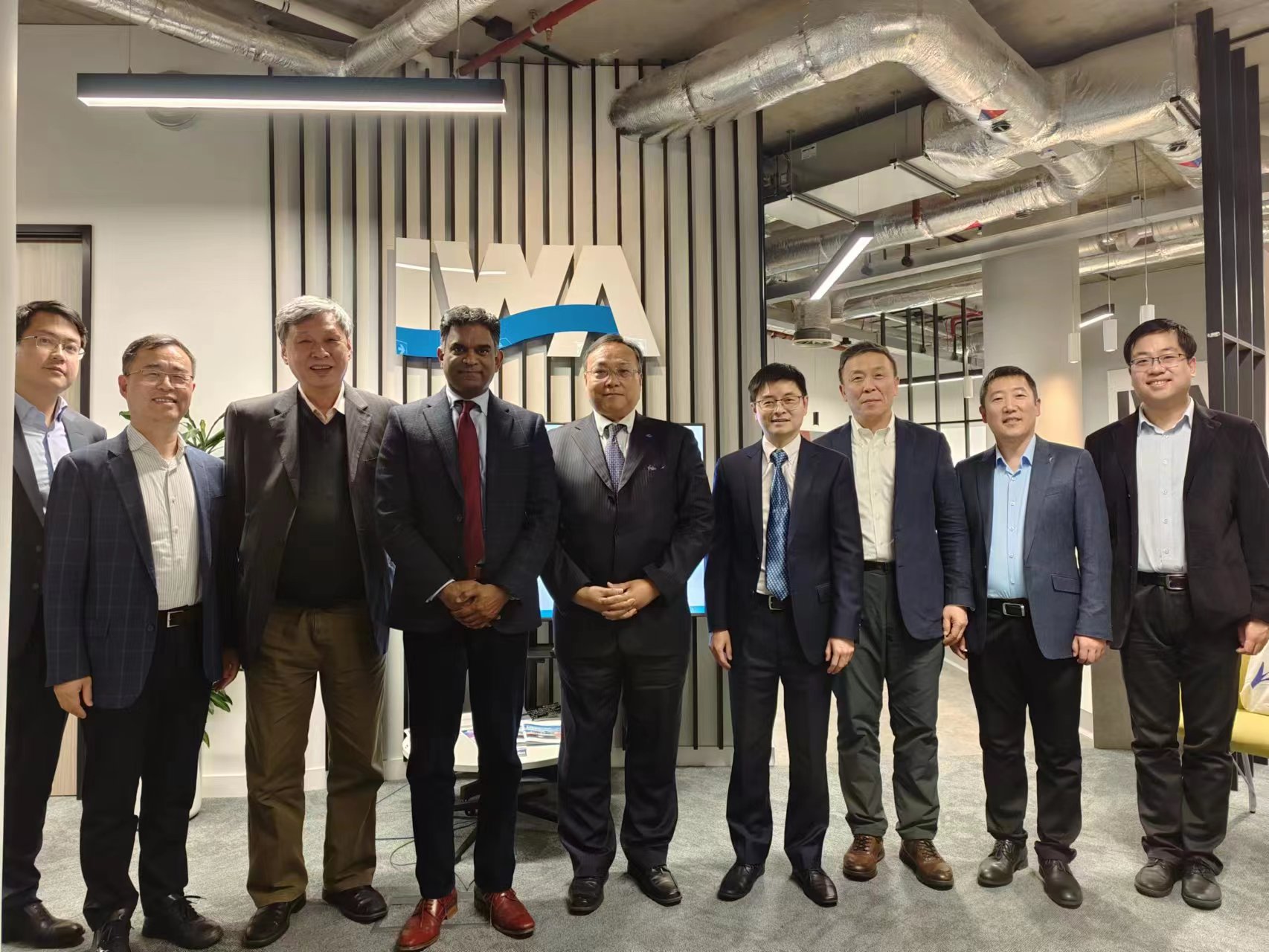 金控?cái)?shù)據(jù)董事長(zhǎng)楊斌訪問IWA國(guó)際水協(xié)總部